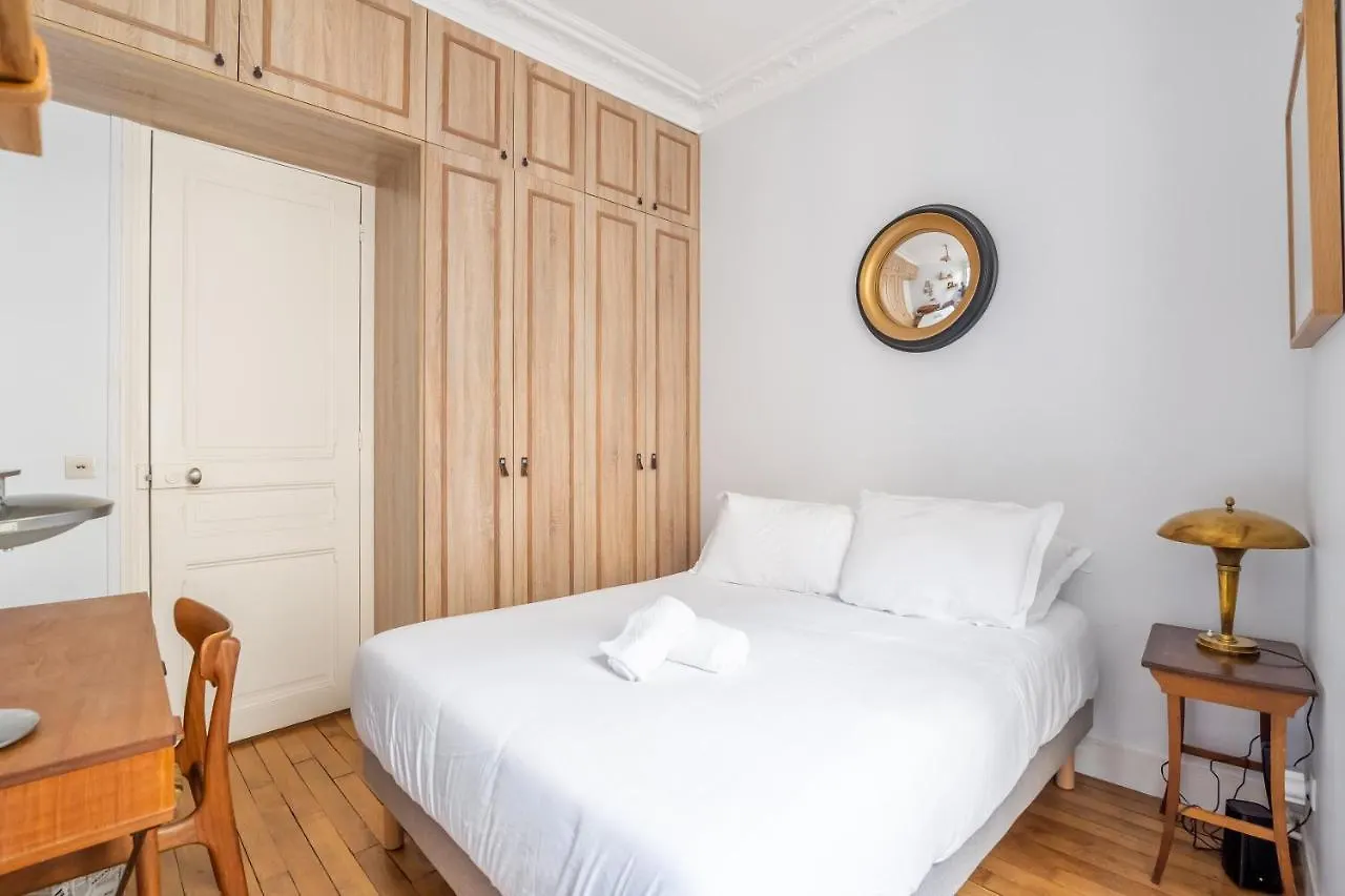 Veeve - Impressions Of The Eiffel Tower Apartment Paris